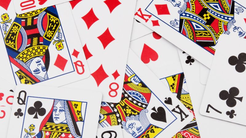 Tựa poker Cwin sử dụng bài tây 52 lá trừ Joker